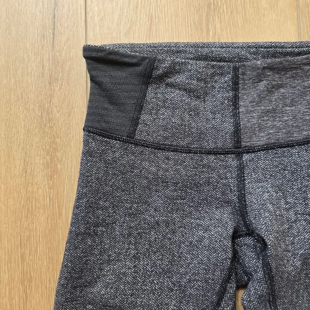 Wunder Under Crop III Heathered Herringbone Size 4